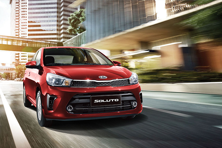 Kia Soluto 2019 trên thực tế chính là mẫu sedan cỡ B có tên Pegas tại thị trường Trung Quốc. Philippines chính là thị trường xuất khẩu đầu tiên của Pegas do liên doanh Kia - Dongfeng sản xuất tại Trung Quốc.
