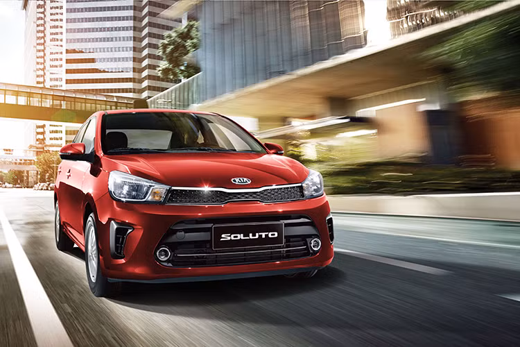 Kia Soluto 2019 trên thực tế chính là mẫu sedan cỡ B có tên Pegas tại thị trường Trung Quốc. Philippines chính là thị trường xuất khẩu đầu tiên của Pegas do liên doanh Kia - Dongfeng sản xuất tại Trung Quốc.