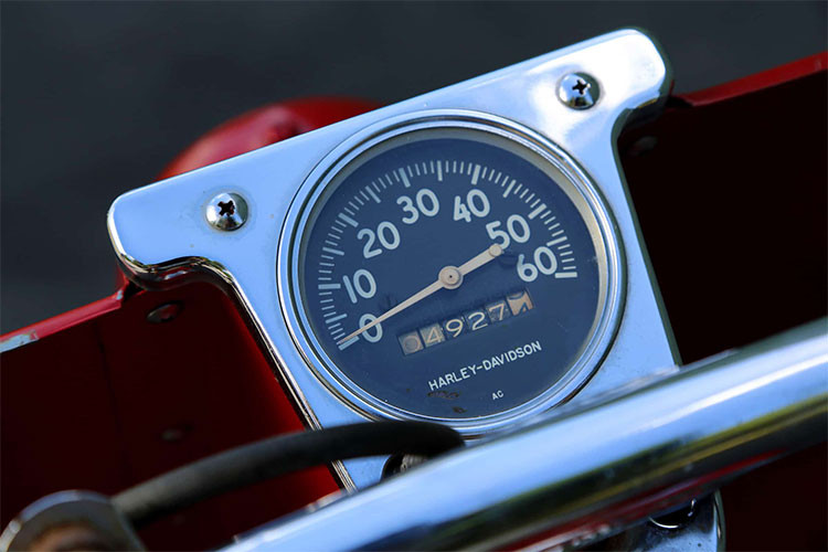 Điểm đặc biệt ở động cơ này là nằm ở vị trí đặt và cách khởi động, thay vì được bố trí dưới ghế giống như những chiếc tay ga thông thường động cơ này động cơ được gắn dưới sàn xe. Để khởi động Harley-Davidson Topper, người lái phải dùng dây giật thay vì bàn đạp.