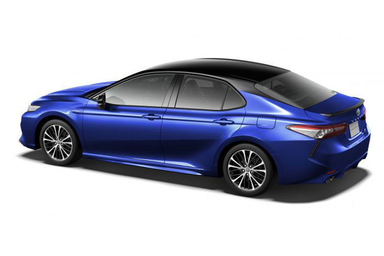 Mẫu xe Toyota Camry Sports 2018 ở thị trường Nhật đều được trang bị hệ thống động cơ hybrid, bao gồm máy xăng Dynamic Force 4 xi-lanh, phun nhiên liệu trực tiếp, dung tích 2,5 lít và mô-tơ điện. Động cơ xăng tạo ra công suất tối đa 178 mã lực và mô-men xoắn cực đại 221 Nm.