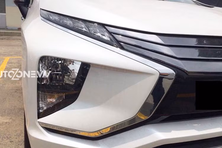 Về mặt thiết kế, hãng xe ôtô Mitsubishi đã mạnh dạn đưa rất nhiều những thiết kế mang phong cách tương lai áp dụng vào đứa con cưng của mình. Cụ thể, phần đầu của xe có thiết kế theo ngôn ngữ Dynamic Shield của Mitsubishi tương tự Pajero Sport hay Outlander.