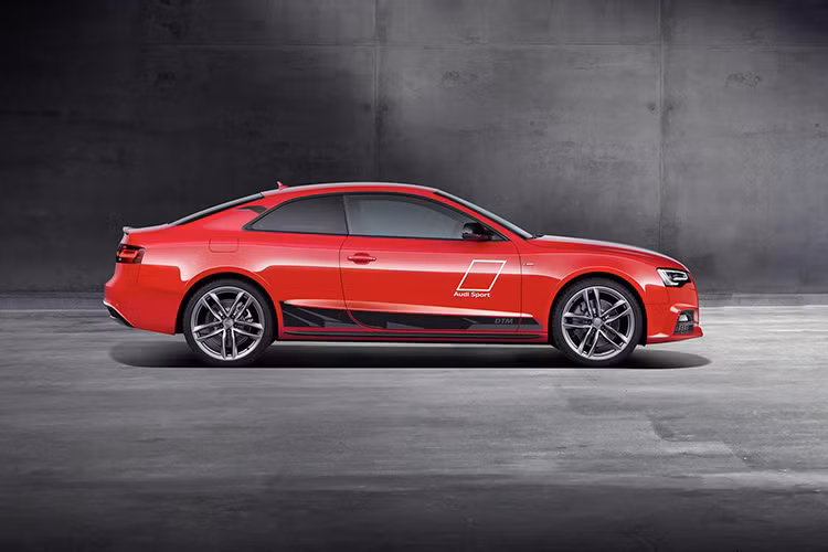 Phiên bản A5 Coupe DTM 2015 sẽ chỉ được sản xuất giới hạn ở 50 chiếc và dành riêng cho thị trường nội địa. Để sở hữu 1 trong 50 chiếc xe sẽ được tung bán, người tiêu dùng mua bán xe phải chi 74.450 Euro (gần 1,9 tỷ đồng).