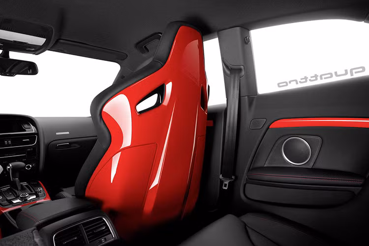 Nhà sản xuất tới từ Đức cho biết, chiếc xe có khả năng tăng tốc từ 0 lên 100 km/h trong vòng 4 giây trước khi đạt tốc độ tối đa 250 km/h.