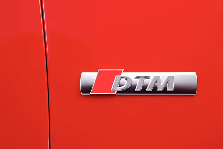 Trong quá khứ, Audi cũng đã từng tung ra những phiên bản DTM tương tự. Trong đó, một phiên bản DTM lấy cảm hứng từ chiếc sedan A4 vào năm 2005 và một phiên bản dựa trên chiếc A5 coupe vào năm 2013.