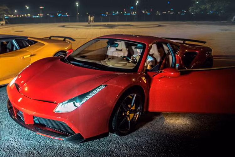 Ferrari 488 GTB ra mắt thị trường thế giới tại triển lãm Geneva 2015, Thụy Sĩ. Vào tháng 2/2016, lô hàng 3 chiếc Ferrari 488 GTB đã xuất hiện tại Việt Nam. Tính đến nay, số lượng siêu xe Ferrari 488 GTB trên mảnh đất hình chữ S ngày càng tăng, hiện nay, có khoảng 5 chiếc.