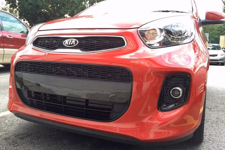 Về tổng thể, thế hệ mới của mẫu xe cỡ nhỏ bán chậy nhất của Kia không có quá nhiều khác biệt so với người tiền nhiệm. Trên bản nâng cấp 2016 chỉ có những thay đổi nhỏ về thiết kế ngoại thất ở phần đầu và cản sau. 