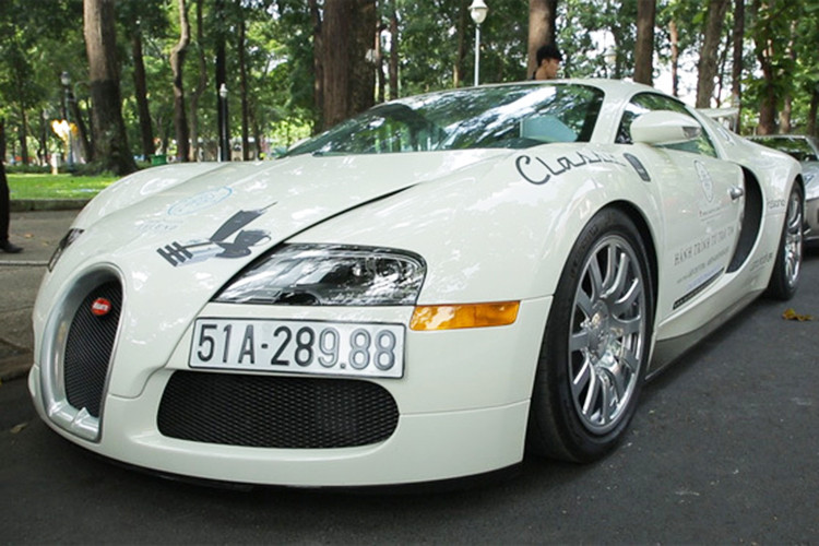 Vì thế, để đảm bảo sự độc đáo cho đội xe tham dự, đoàn siêu xe của Đặng Lê Nguyên Vũ đã phải lược bỏ bớt 13 xe chủ yếu đến từ 1 thương hiệu, và giữ nguyên 3 siêu phẩm triệu đô, sẽ là lần đầu tiên, Trung Nguyên trưng bày dàn siêu xe lớn, và chất lượng đến vậy.