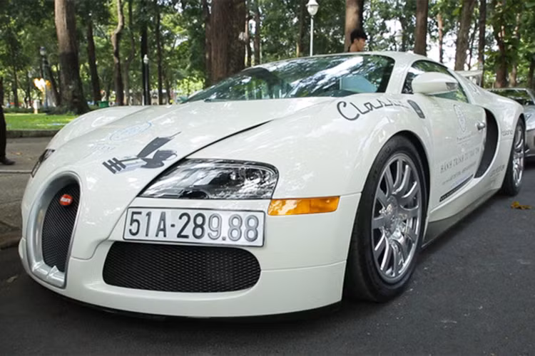 Vì thế, để đảm bảo sự độc đáo cho đội xe tham dự, đoàn siêu xe của Đặng Lê Nguyên Vũ đã phải lược bỏ bớt 13 xe chủ yếu đến từ 1 thương hiệu, và giữ nguyên 3 siêu phẩm triệu đô, sẽ là lần đầu tiên, Trung Nguyên trưng bày dàn siêu xe lớn, và chất lượng đến vậy.