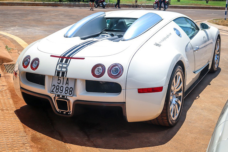 Khi được hỏi về 3 siêu xe của Qua Vũ tại Gumball 3000, đại diện Trung Nguyên cho biết sẽ là 2 ẩn số rất thú vị bên cạnh Bugatti Veyron được tiết lộ đã chắc suất góp mặt.