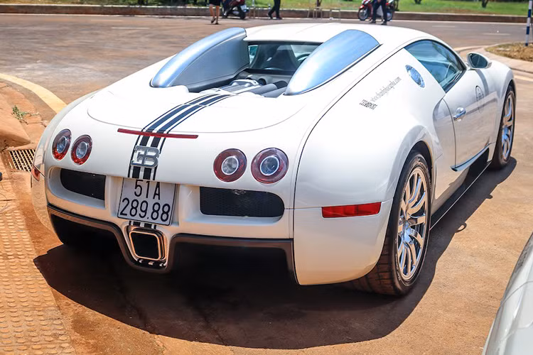 Khi được hỏi về 3 siêu xe của Qua Vũ tại Gumball 3000, đại diện Trung Nguyên cho biết sẽ là 2 ẩn số rất thú vị bên cạnh Bugatti Veyron được tiết lộ đã chắc suất góp mặt.