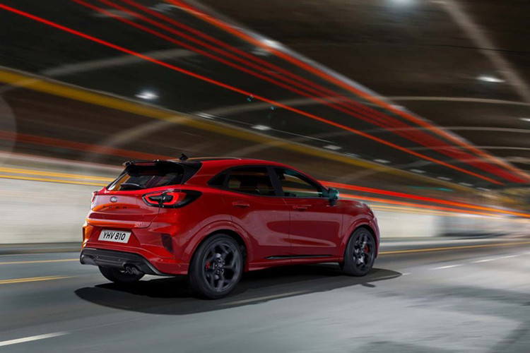 Chiếc crossover cỡ nhỏ hầu như không có thay đổi nào ở bên ngoài, mặc dù Ford cho những đèn pha có hình móng vuốt hiện sử dụng công nghệ LED ma trận.