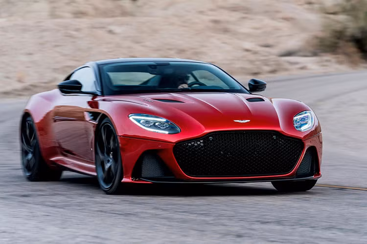 Tại thị trường Thái Lan, giá xe Aston Martin DBS Superleggera 2019 có giá bán khởi điểm 28,9 triệu Baht (tương đương gần 21 tỷ đồng). Còn với Malaysia, Aston Martin DBS Superleggera 2019 theo diện phân phối chính hãng chỉ có giá tương đương khoảng hơn 16 tỷ đồng.