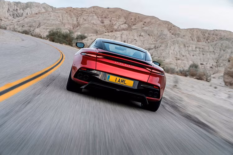 Đáng tiếc là đại lý Aston Martin Việt Nam không đưa ra thời gian cụ thể từ lúc đặt hàng đến khi chiếc siêu xe Aston Martin DBS Superleggera 2019 có mặt ở dải đất hình chữ S là bao nhiêu tháng. Ngoài ra, mức giá tiêu chuẩn cho Aston Martin DBS Superleggera 2019 ở Việt Nam cũng không được hé lộ.