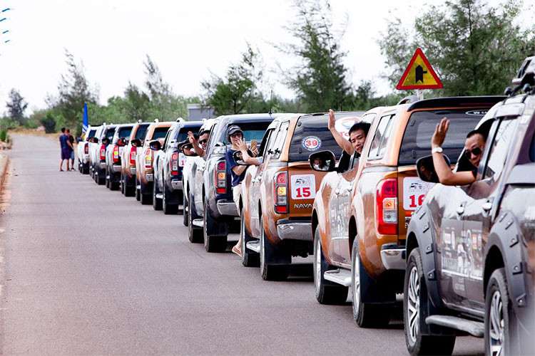 Với slogan “3 năm, 3 miền và 1 con đường”, đây là sự kiện đầu tiên có sự tham gia của các thành viên đến từ ba miền Tổ quốc trong đó những người yêu xe bán tải Nissan đến từ miền cao nguyên đất đỏ Tây Nguyên hay thậm chí là vùng núi Tây Bắc - Lào Cai xa xôi.