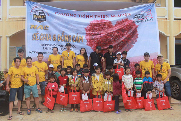 Điểm thiện nguyện với quãng đường 360 km chủ yếu là đường đèo, nhưng nhờ những tính năng hiện đại được trang bị trên Nissan Navara như phân phối lực phanh điện tử (EBD), chống bó cứng phanh (ABS), hỗ trợ phanh khẩn cấp (BA),... và hộp số tự động 7 cấp lần đầu tiên được trang bị trên phân cấp xe bán tải tại Việt Nam, đã giúp cả đoàn mang những phần quà ý nghĩa cùng tình thương ấm áp tới cho các em nhỏ.