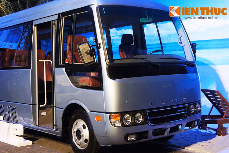 Hướng tới sự an toàn được đặt lên hàng đầu, chính vì vậy Rosa có buồng lái cho tầm nhìn bao quát thông qua vị trí cửa trước tài xế dễ dàng quan sát mọi hoạt động bên trong, đảm bảo sự an toàn cho hành khách.