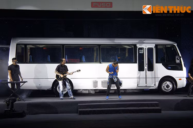 Để sản xuất loại xe buýt hạng trung này, Mercedes-Benz Việt Nam đã đầu tư một nhà máy mới ở huyện Củ Chi, với số vốn khoảng 10 triệu đô la Mỹ, dành riêng cho sản xuất và lắp ráp xe buýt Rosa. Và đây cũng là lần đầu tiên xe buýt Rosa của Fuso được lắp ráp bên ngoài Nhật Bản.