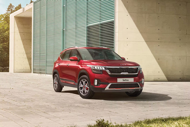 Trong đó, bộ đôi Kia Seltos 1.6 Deluxe và 1.6 Luxury mới được xem là những dòng sản phẩm chủ lực có thể đáp ứng nhu cầu đa dạng của khách hàng cũng như giảm thời gian chờ đợi nhận xe. Cả hai phiên bản này đều sở hữu những trang bị tiện nghi tương tự như phiên bản 1.4T Deluxe và 1.4T Luxury.