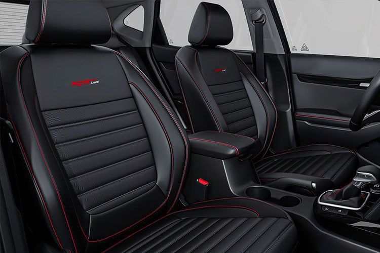 Không chỉ mang phong cách thể thao ở thiết kế, KIA Seltos 1.4T GT-Line còn tạo được sự hưng phấn với động cơ tăng áp Kappa 1.4 T-GDI. Khối động cơ này mạnh 138 mã lực và mô-men xoắn cực đại 242 Nm, đi kèm hộp số ly hợp kép 7 cấp kết hợp cùng 3 chế độ lái hứa hẹn mang đến cảm giác vận hành ấn tượng.