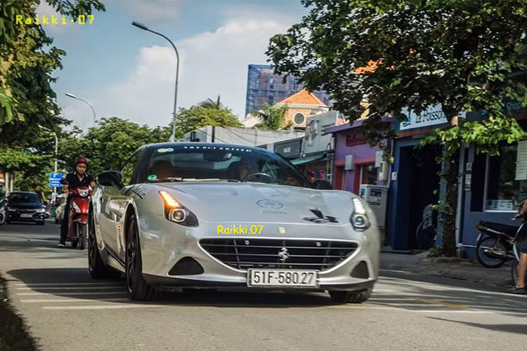 Những hình ảnh xuất hiện trên mạng xã hội cuối tuần qua cho thấy, các siêu xe như Ferrari 458 Spider, Ferrari California T, Ferrari F12 Berlinetta, Lamborghini Aventador LP700-4 độ DMC, Murcielago LP670-4 SV, Aston Martin Vanquish Volante và chiếc xe siêu sang Rolls-Royce Phantom Drophead Coupe được cho đi đổ xăng.