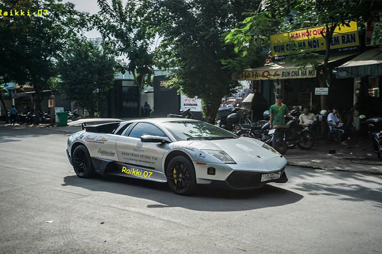 Chiếc siêu xe Lamborghini Murcielago LP670-4 SV độc nhất vô nhị tại Việt Nam tính đến thời điểm hiên tại. Mẫu "siêu bò hàng hiếm" này được mang số thứ tự 46/350 chiếc được sản xuất trên toàn thế giới.