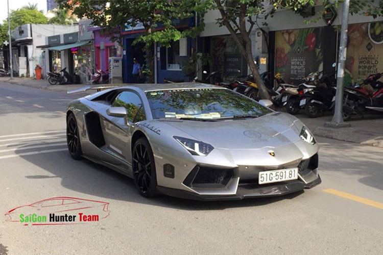 Trước đó, vào tháng 4/2018, Chủ tịch Trung Nguyên đã mua cùng lúc 2 chiếc siêu xe Lamborghini Aventador LP700-4 độ DMC và Lamborghini Murcielago LP670-4 SV. Tuy nhiên, để tránh bị soi mói, ông chủ hãng cà phê Trung Nguyên đã yêu cầu đơn vị bán xe bàn giao 2 chiếc siêu xe này theo 2 đợt khác nhau.