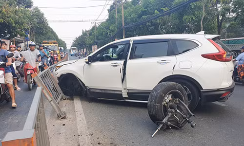 Xe sang Lexus va Honda CR-V gay truc, roi banh tai Sai Gon
