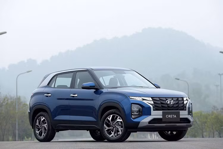Sau nửa năm ra mắt, Hyundai Creta đã khẳng định vị thế của mình tại thị trường Việt Nam bằng kết quả kinh doanh ấn tượng. Với doanh số 1.417 xe Creta bán ra trong tháng 8/2022, Creta trở thành mẫu xe Hyundai bán chạy nhất đồng thời lần nữa góp mặt trong top 10 ôtô bán chạy nhất thị trường. So với tháng trước, doanh số Creta tăng 439 xe. 