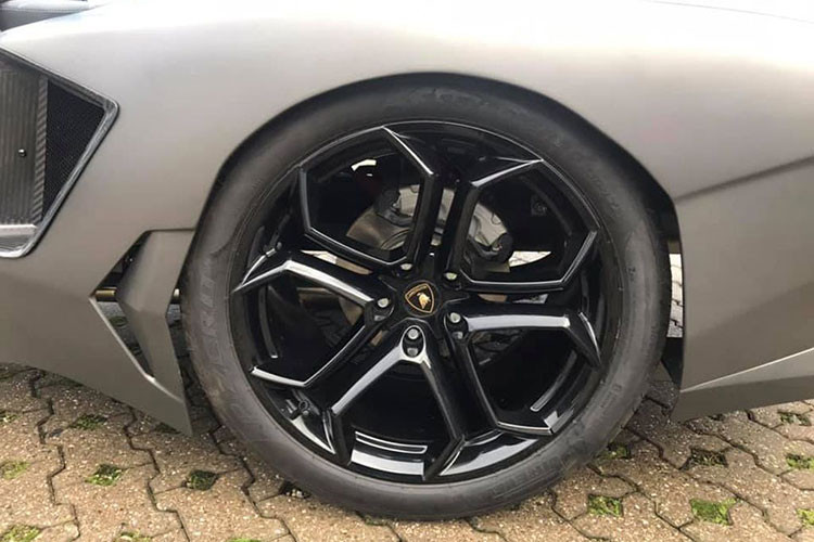 Các kỹ sư phải dành rất nhiều thời gian để thiết kế và hoàn thiện chiếc xe đặc biệt này, cụ thể sau khi hoàn tất bản vẽ, Boss Hoss cùng các đối tác đã mất khoảng nửa năm để chế tạo thành công Boss Hoss LS3 Custom Trike.