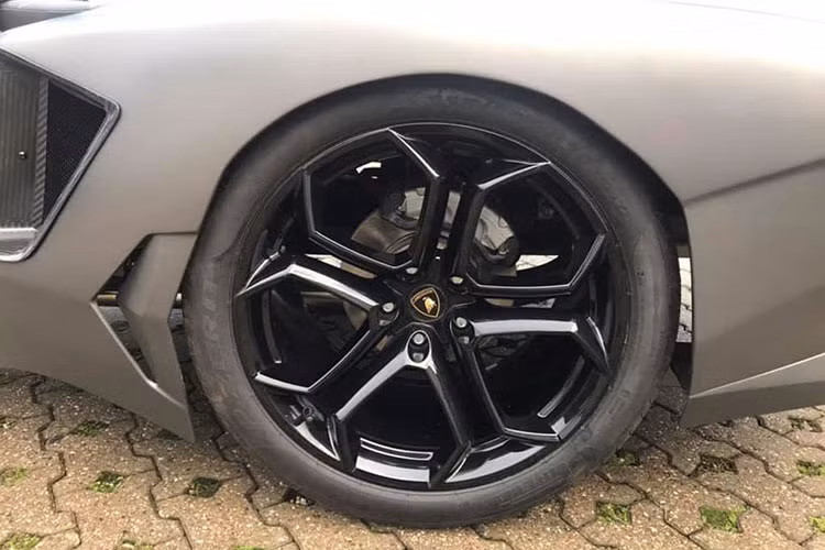 Các kỹ sư phải dành rất nhiều thời gian để thiết kế và hoàn thiện chiếc xe đặc biệt này, cụ thể sau khi hoàn tất bản vẽ, Boss Hoss cùng các đối tác đã mất khoảng nửa năm để chế tạo thành công Boss Hoss LS3 Custom Trike.