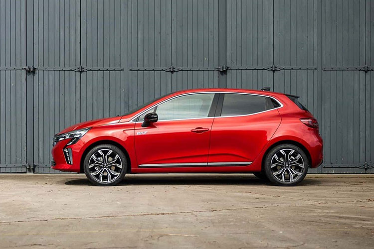 Mitsubishi Colt 2024 trên thực tế là phiên bản đổi tên và thay đổi nhẹ về mặt thiết kế của Renault Clio. Điều này không có gì lạ vì Mitsubishi và Renault vốn cùng thuộc một liên minh.