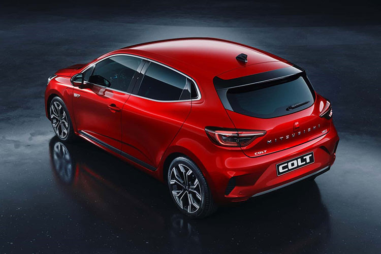 Cuối cùng là hệ truyền động hybrid với máy xăng 4 xi-lanh, hút khí tự nhiên, dung tích 1.6L và mô-tơ điện, tạo ra công suất tổng cộng 141 mã lực. Mô-men xoắn cực đại của động cơ xăng là 148 Nm và của mô-tơ điện là 205 Nm. Ngoài ra, Mitsubishi Colt Hybrid 2024 còn có hộp số tự động, pin 1,2 kWh và hệ thống phanh thu hồi năng lượng.