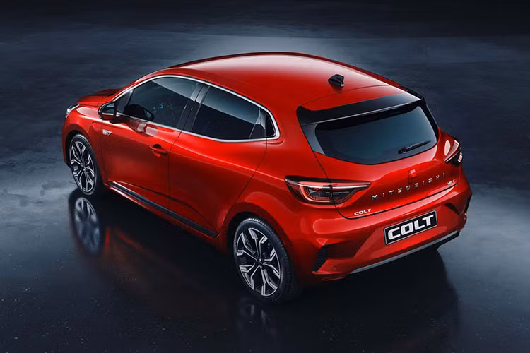 Cuối cùng là hệ truyền động hybrid với máy xăng 4 xi-lanh, hút khí tự nhiên, dung tích 1.6L và mô-tơ điện, tạo ra công suất tổng cộng 141 mã lực. Mô-men xoắn cực đại của động cơ xăng là 148 Nm và của mô-tơ điện là 205 Nm. Ngoài ra, Mitsubishi Colt Hybrid 2024 còn có hộp số tự động, pin 1,2 kWh và hệ thống phanh thu hồi năng lượng.