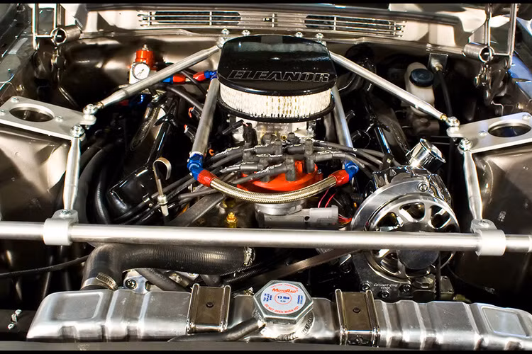 Với tùy chọn bộ tăng áp siêu nạp công suất cực đại được tăng thêm 200 mã lực lên mức 725 mã lực đầy kinh ngạc.