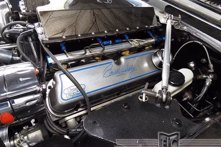 Động cơ được nâng cấp mạnh mẽ hơn so với loại V8, 5,8 lít trên những chiếc GT500 nguyên bản, chiếc xế độ giờ đây có thế đạt công suất cực đại lên đến 525 mã lực.