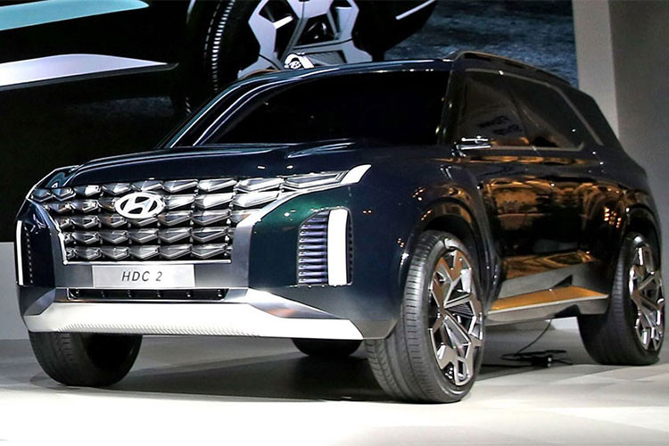 Dự kiến, mẫu SUV 8 chỗ này sẽ chính thức ra mắt vào năm sau đồng thời là hậu duệ tinh thần của đàn anh Veracruz. Theo tài liệu đăng ký bản quyền gần đây của hãng xe Hàn Quốc, mẫu SUV 8 chỗ mới này có thể sẽ được đặt tên là "Palisade". Ngoài ra, Hyundai cũng đã nhắc đến kế hoạch mở rộng thương hiệu xe hiệu suất cao N.