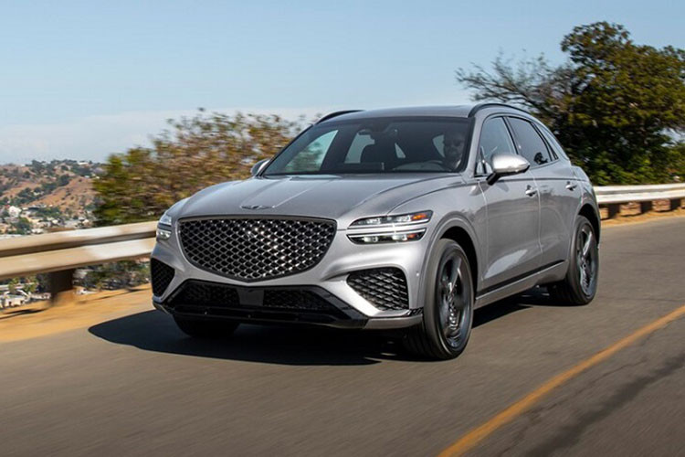 Với tất cả những lợi thế vượt trội kể trên, giá xe Genesis GV70 có mức bán khởi điểm từ 41.000 USD (khoảng 933 triệu đồng) tại thị trường Mỹ. Mức giá này giúp tăng cường khả năng cạnh tranh của GV70 trước những đối thủ “sừng sỏ” đến từ Đức, đồng thời trở thành một mẫu SUV thực sự có giá trị đối với người tiêu dùng.