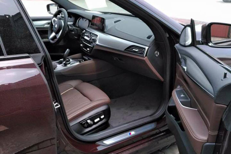 Nhờ áp dụng các vật liệu tiên tiến giúp xe giảm đến 150 kg trong lượng so với “đàn anh” BMW 5-Series GT, hệ số cản khí động học của xe chỉ 0.25 cd giúp xe vận hành hiệu quả và tiết kiệm nhiên liệu hơn. Hệ thống treo khí nén điều chỉnh khoảng sáng gầm xe thông qua nút bấm.