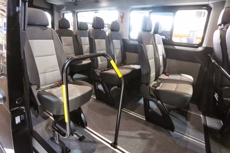 Về sức mạnh, chưa rõ phiên bản Solati sắp ra mắt sẽ được trang bị động cơ như thế nào. Chỉ biết phiên bản trước đây trang bị động cơ diesel 4 xylanh, dung tích 2.5L, sản sinh công suất tối đa 170 mã lực tại tua máy 3.600 vòng/phút và mômen xoắn cực đại 422 Nm tại tua máy 1.500 - 2.500 vòng/phút.