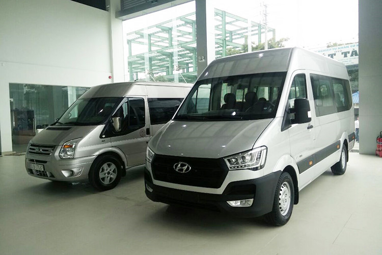 Tuy nhiên đến tháng 8/2017, khi Hyundai Thành Công chính thức trở thành nhà sản xuất và phân phối độc quyền dòng xe thương mại và xe du lịch mang thương hiệu Hyundai thì mẫu mẫu xe van Solati cũng không còn do THACO phân phối. Kể từ đó đến nay, Hyundai Solati cũng không còn xuất hiện trên thị trường xe minibus.