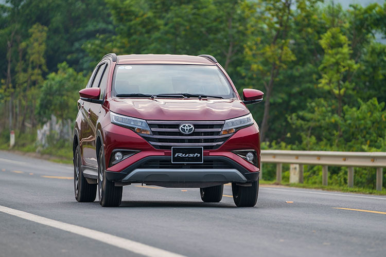 Toyota Rush - SUV do thi 7 cho nhieu gia dinh tre me tit