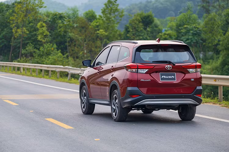 Toyota Rush - SUV do thi 7 cho nhieu gia dinh tre me tit-Hinh-2