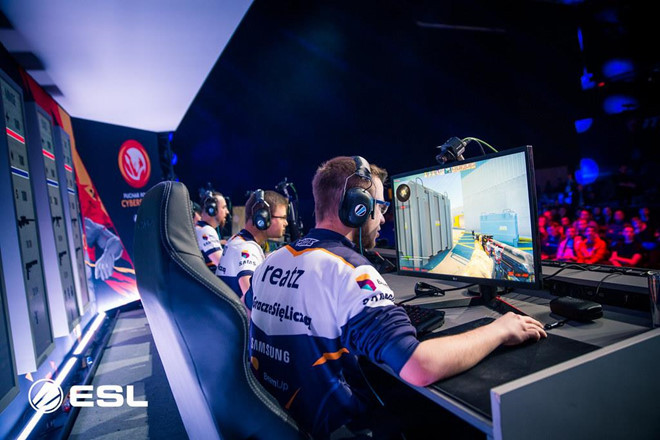 Dù đã trải qua 20 năm ra mắt, cộng đồng thi đấu của CS vẫn rất dồi dào, giúp tựa game giữ được nền tảng chuyên nghiệp. Ảnh: Hiveminer.