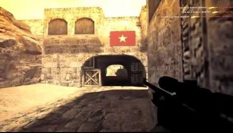 Tại Việt Nam, từng có khoảng thời gian các tiệm dịch vụ Internet đầy ắp những người chơi CS. Từ trẻ em sau giờ học đến công nhân viên chức tan ca, họ kết nối thông qua mạng LAN nội bộ, mỗi phe sẽ ngồi theo hàng đối lập để không "địa" màn hình nhau. Ảnh: Youtube.