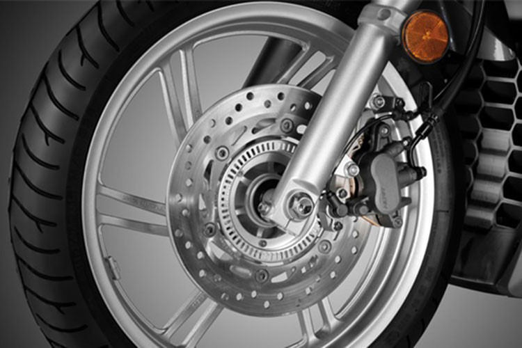 Động cơ của mẫu xe tay ga cỡ lớn Honda này cũng sẽ vẫn giữ nguyên là động cơ xylanh đơn, SOHC, dung tích 279cc, làm mát bằng dung dịch, sản sinh công suất 24,8 mã lực tại tua máy 7.500 vòng/phút và mômen xoắn cực đại 25,5 Nm tại tua máy 5.000 vòng/phút.