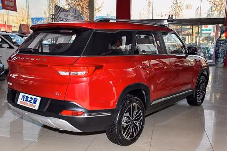 Tại Triển lãm ôtô Thượng Hải 2017 diễn ra hồi tháng 4 năm ngoái, CEO Ralf Speth của thương hiệu Jaguar Land Rover cho biết công ty chẳng có hy vọng loại bỏ những mẫu xe Trung Quốc nhái thiết kế của mình mà ngược lại, các mẫu xe này còn rất thành công trên thị trường.