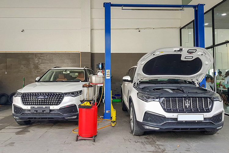 Cả hai mẫu xe mới này đều được nhập khẩu nguyên chiếc từ Trung Quốc, hai mẫu xe có mức giá bán lần lượt là 728 triệu đồng cho chiếc Zotye Z8 và 658 triệu cho chiếc Baic Q7, đi kèm khuyến mãi tặng ngay 100% thuế trước bạ và gói bảo hành 3 năm hoặc 100.000km tuỳ điều kiện nào đến trước.