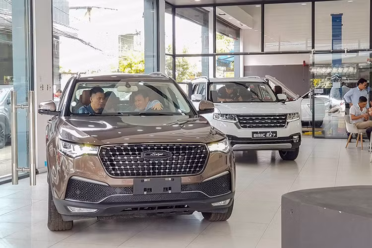 Được biết, Max Motor nhà phân phối chính thức hai thương hiệu ôtô Trung Quốc là Zotye và BAIC tại Việt Nam. Đây được xem là ai thương hiẹu xe ôtô có thiết kế mang phong cách sang trọng, khá giống với các mẫu xe nổi tiếng thế giới được nhièu người tiêu dùng hiện nay ưa chuộng như; Audi, Maseratti, Porsche và đặc biệt là Range Rover...