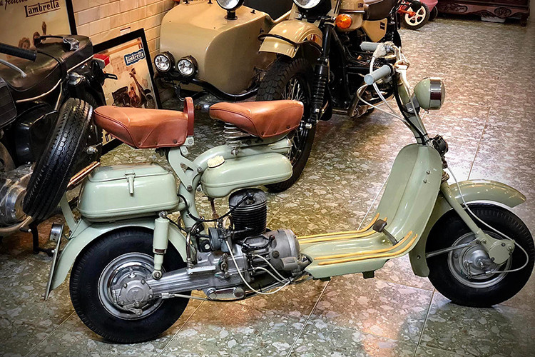 Về lịch sử của xe máy Lambretta Model F, sau khi Lambretta 125 Model E không đạt doanh số như ý muốn, nhà sản xuất Innocenti (Italy) vẫn không từ bỏ ý định bán một chiếc scooter giá cả phải chăng. Do đó, vào đầu năm 1954, Lambretta 125 Model F được giới thiệu toàn cầu với mức giá hấp dẫn.