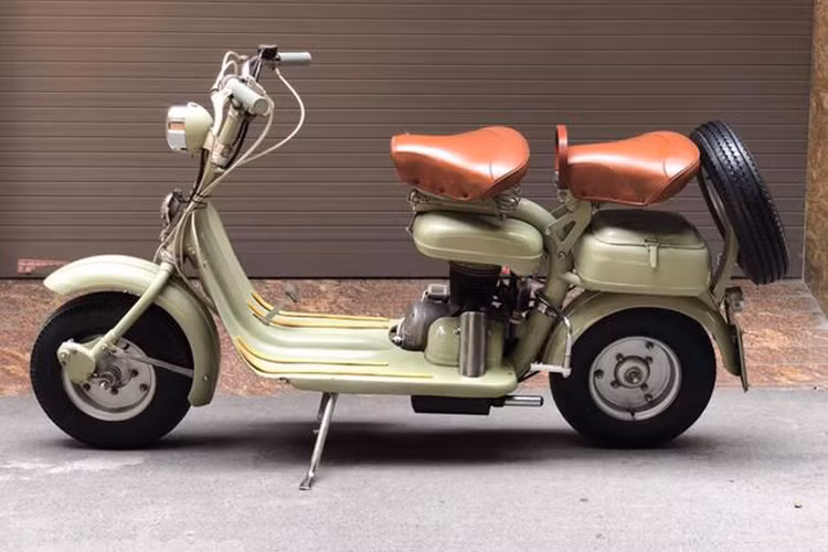 Về độ quý hiếm của xe Lambretta Model F 1954 ông cụ, người chủ sở hữu chia sẻ: "Tại Việt Nam, chỉ còn tồn tại vài chiếc Lambretta Model F. Tuy nhiên chỉ duy nhất chiếc xe của mình là có thể vận hành ổn định".